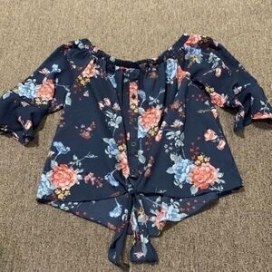 Woman’s Xhilaration shirt sz small